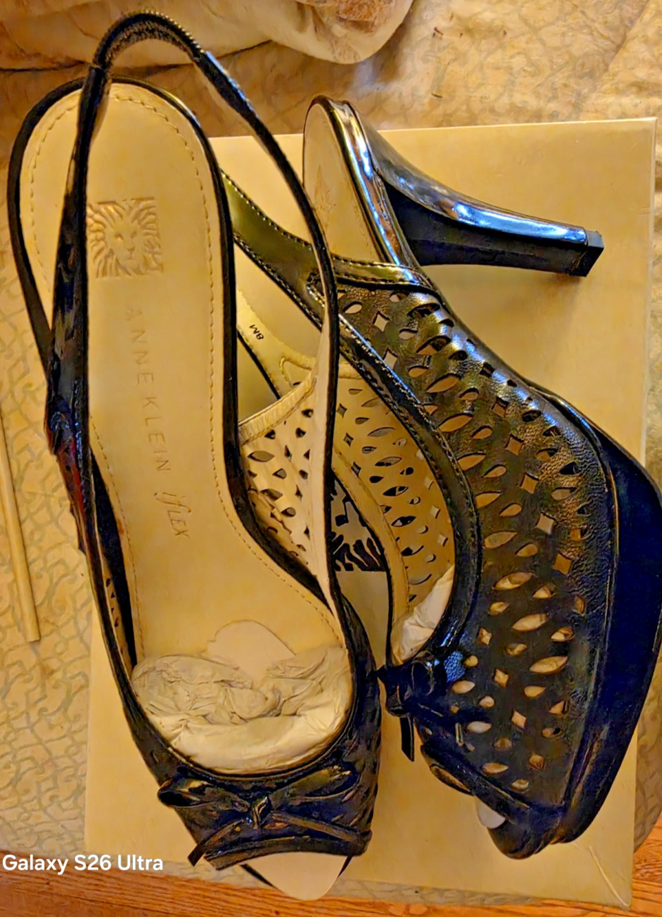 Anne Klein iFlex Black Patent Leather Laser-Cut Slingback Peep-Toe Heels - Sz 8